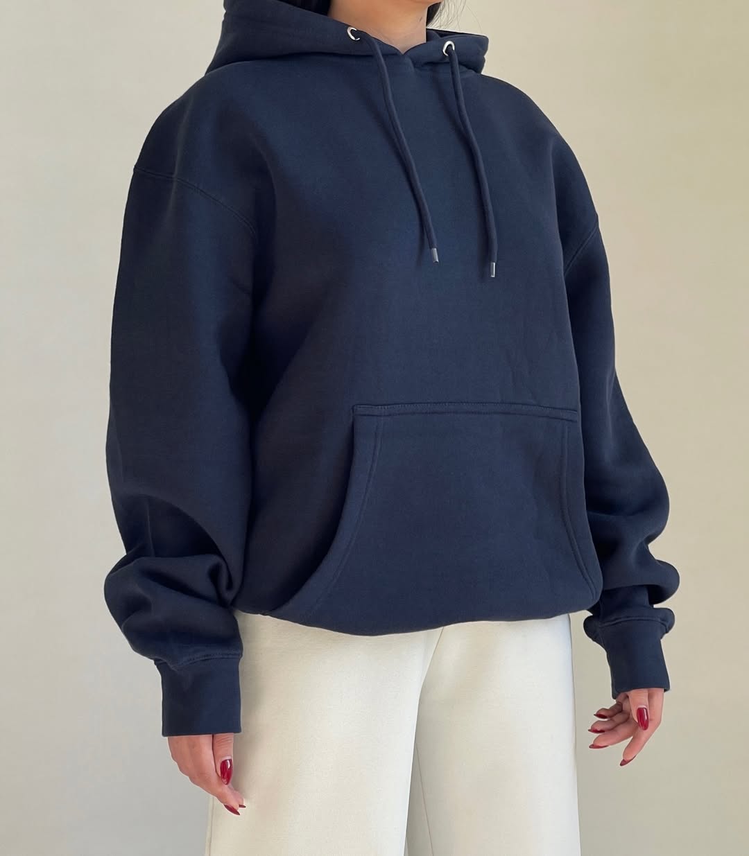 Oversized  Hoodie with Kangaroo Pocket – Casual Streetwear Pullover Sweatshirt"