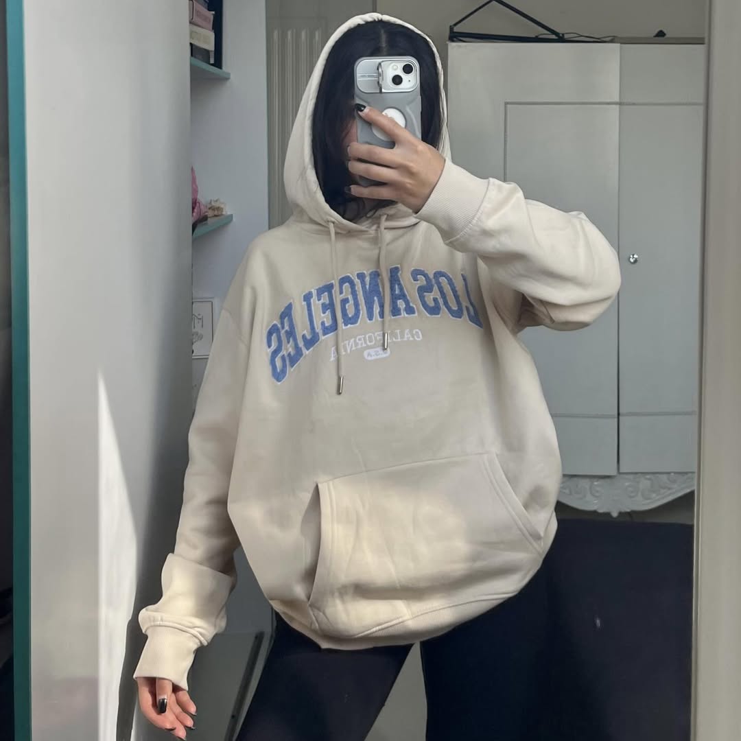 Oversized  Hoodie with Kangaroo Pocket – Casual Streetwear Pullover Sweatshirt"