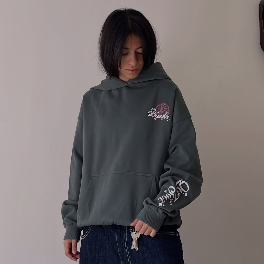 Oversized  Hoodie with Kangaroo Pocket – Casual Streetwear Pullover Sweatshirt"