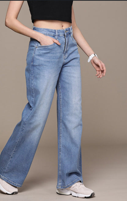 Women Wide Leg Light Fade
Stretchable Jeans