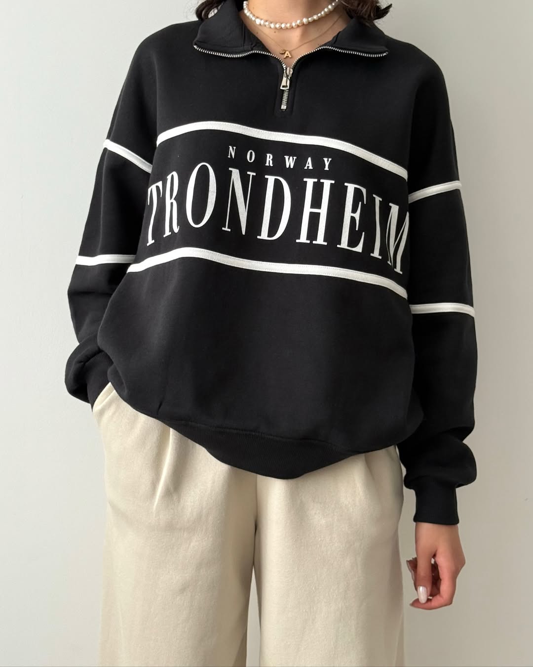 Unisex Half-Zip Sweatshirt – Black