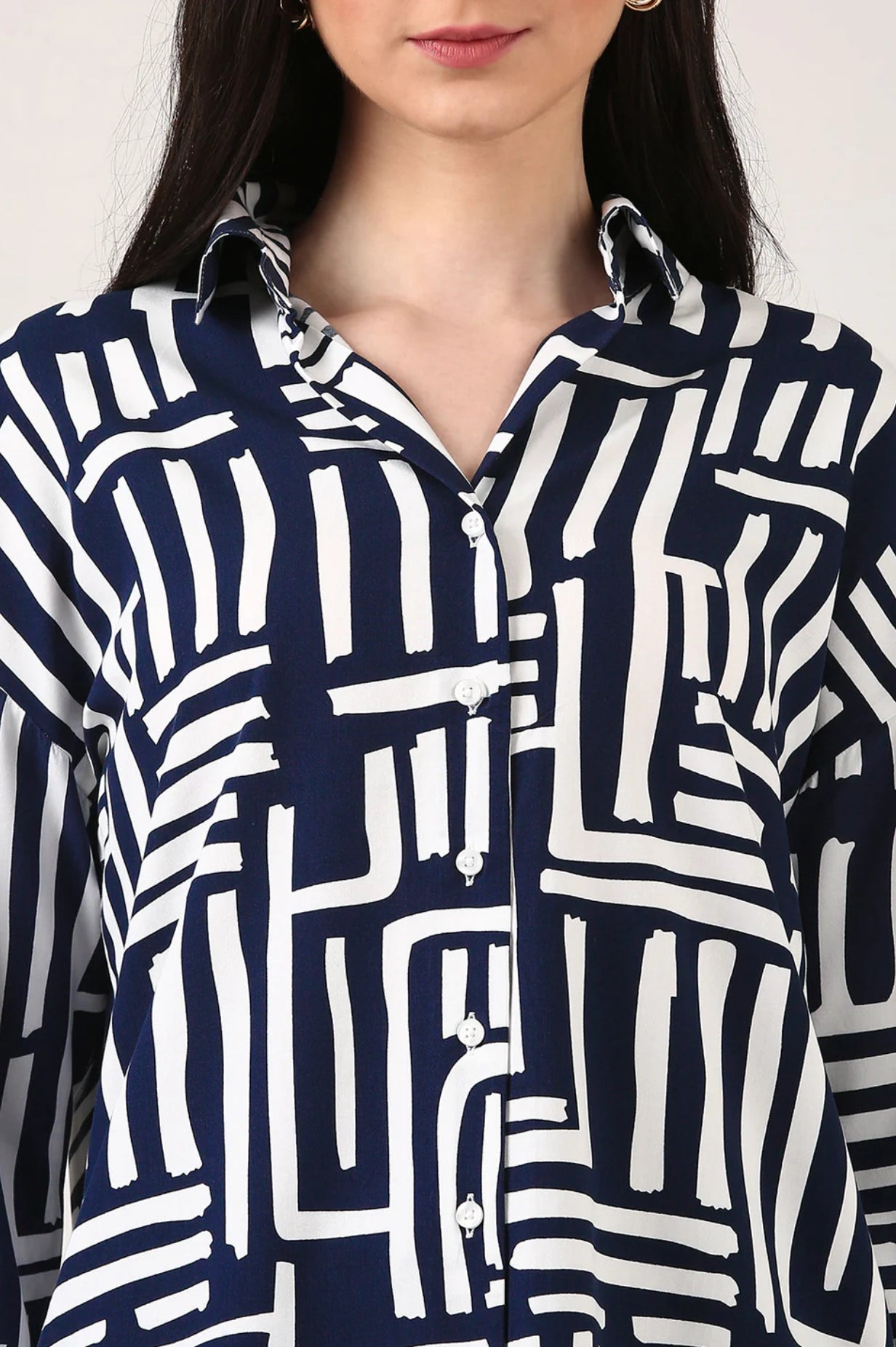 AZUR & BLANC PRINTED SHIRT Pair this 90s-inspired printed shirt with denims, shorts, or skirts for a cool, off-duty vibe, or with formal pants for a laid-back office look.