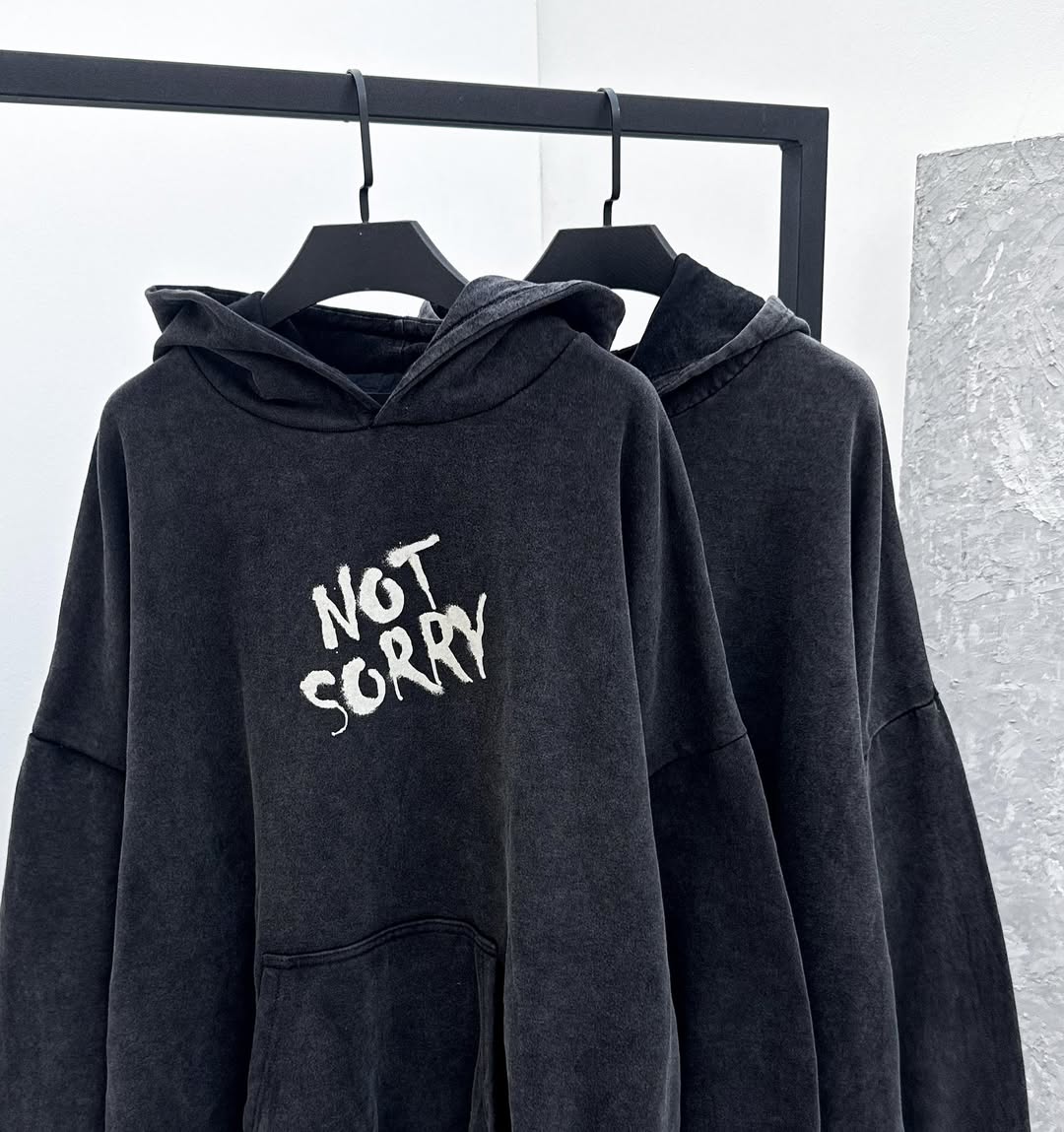 Oversized  Hoodie with Kangaroo Pocket – Casual Streetwear Pullover Sweatshirt"