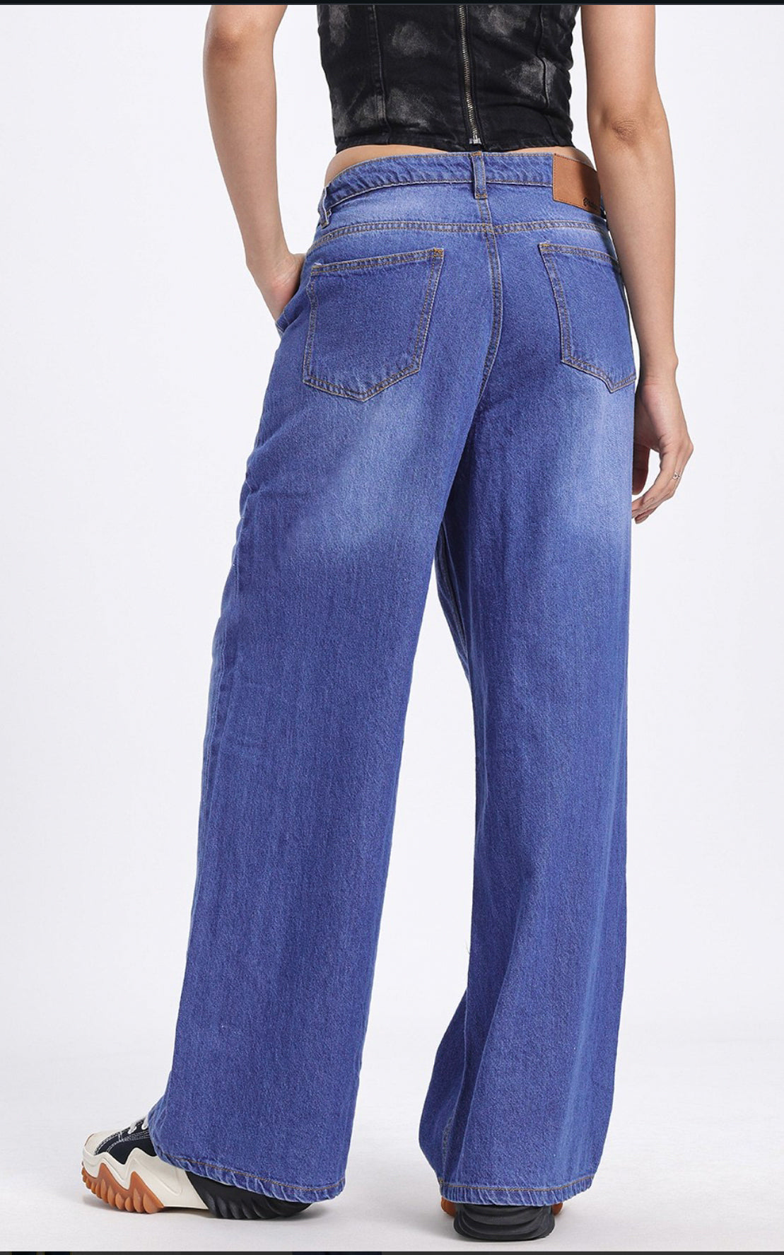 Women Straight Fit High-Rise Light Fade Stretchable Jeans