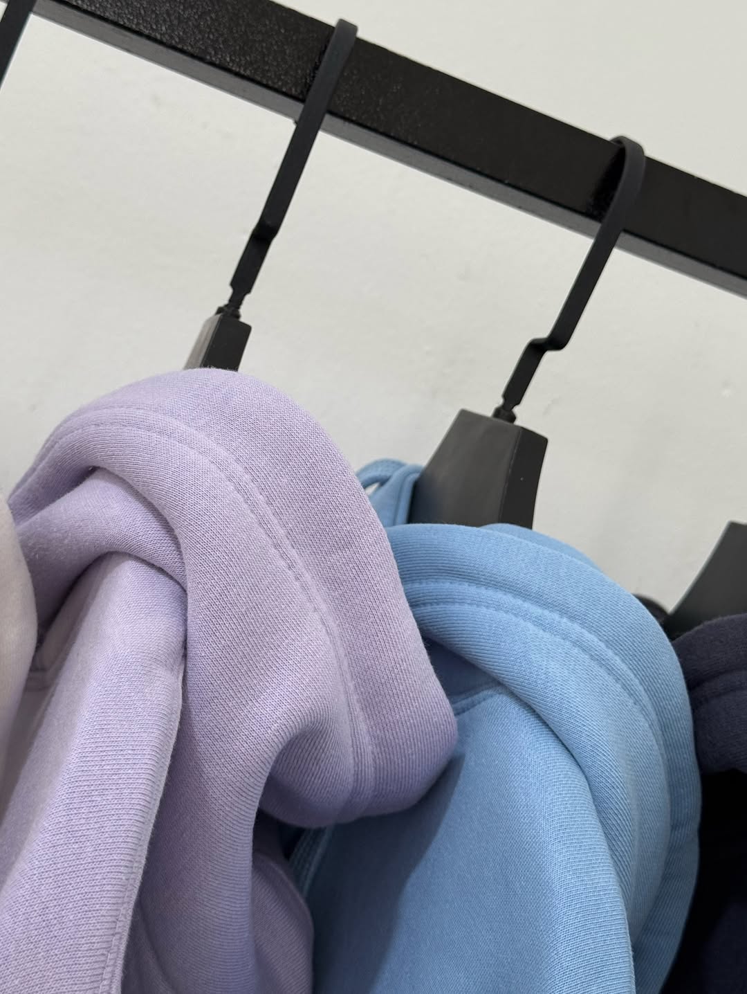 Oversized  Hoodie with Kangaroo Pocket – Casual Streetwear Pullover Sweatshirt"