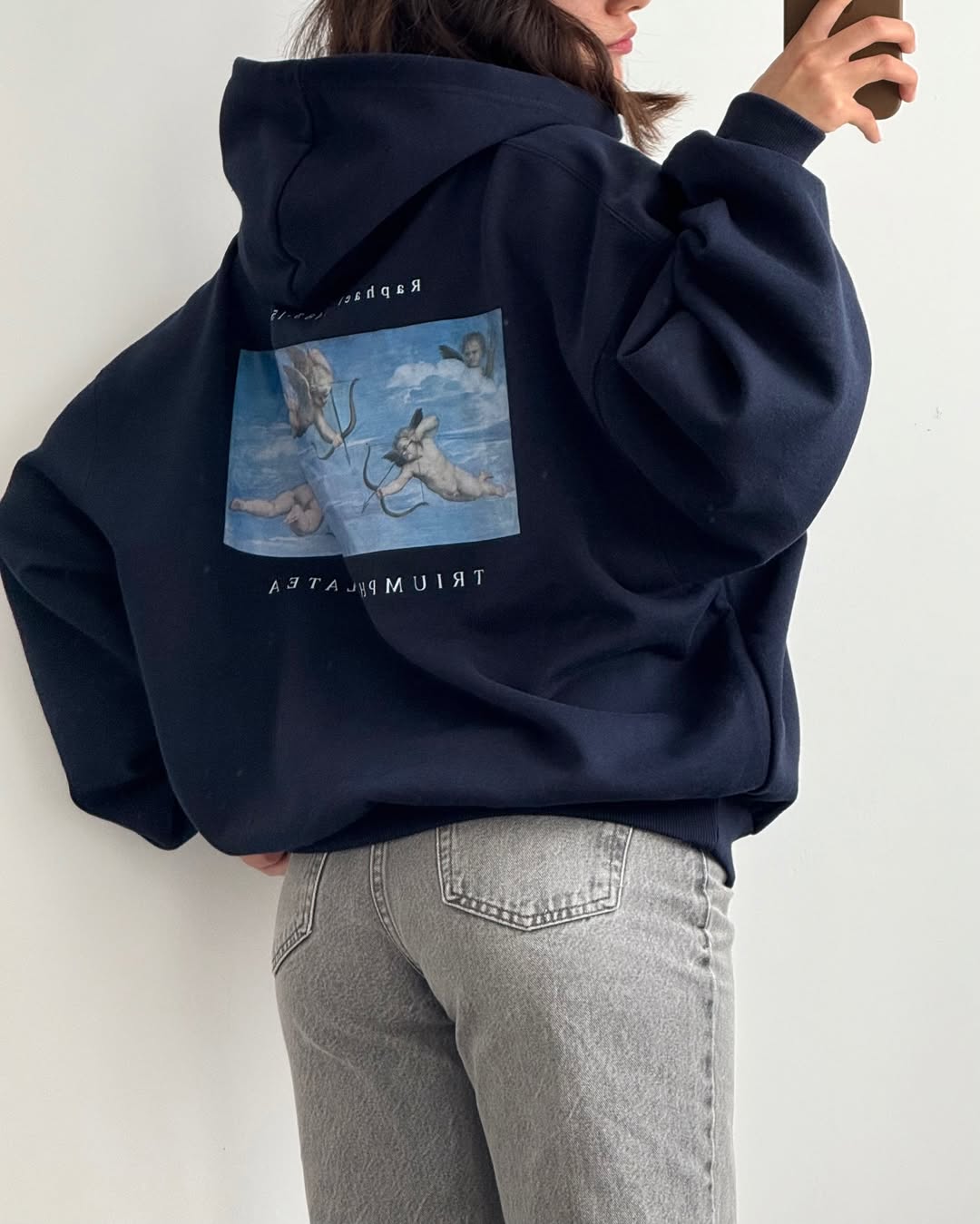 Oversized  Hoodie with Kangaroo Pocket – Casual Streetwear Pullover Sweatshirt"