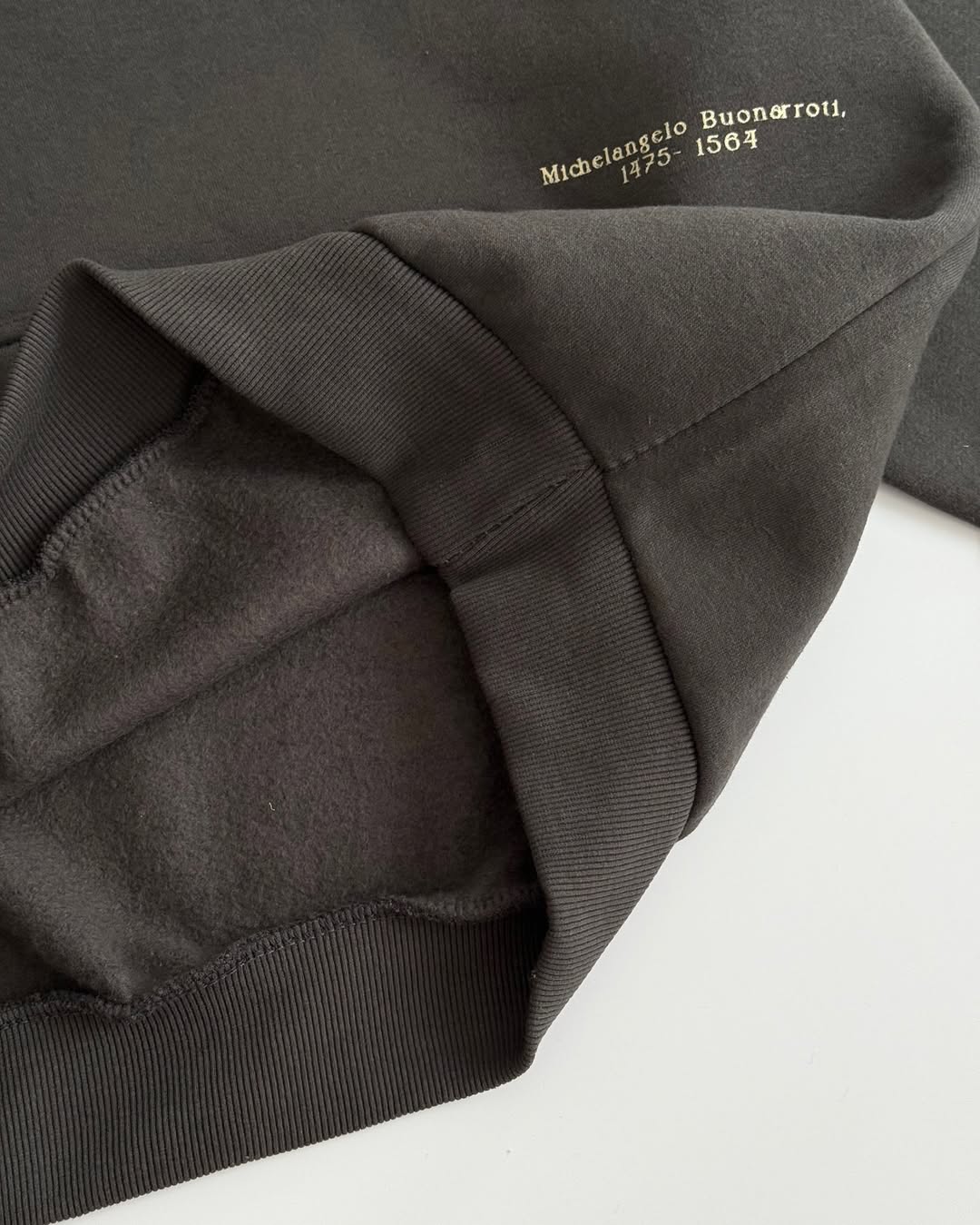 Oversized  Hoodie with Kangaroo Pocket – Casual Streetwear Pullover Sweatshirt"