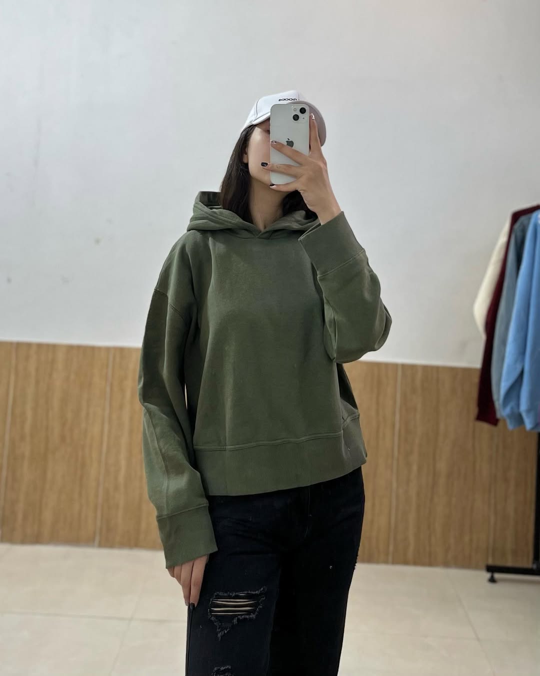 Oversized  Hoodie with Kangaroo Pocket – Casual Streetwear Pullover Sweatshirt"