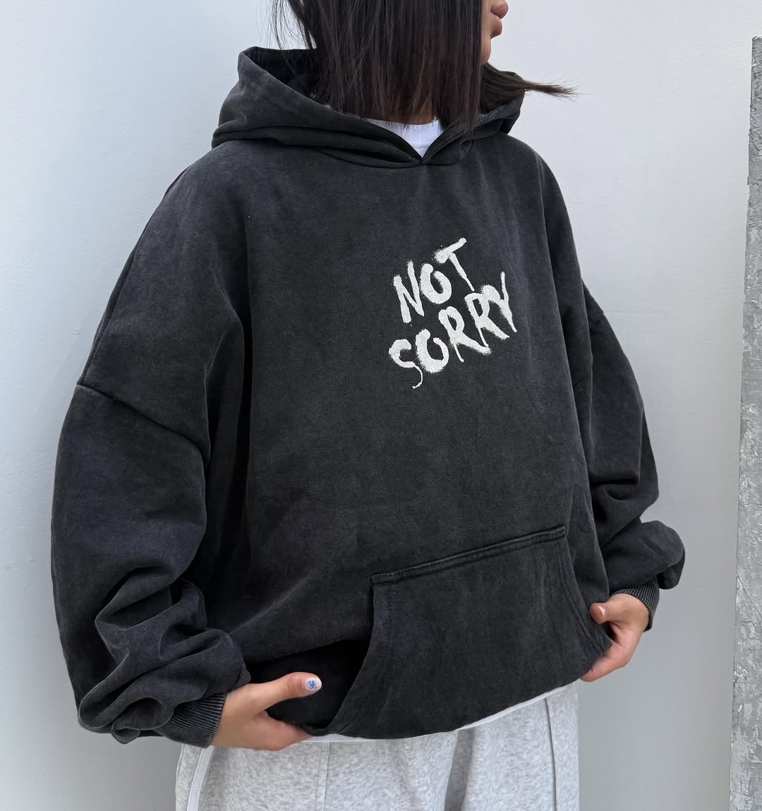 Oversized  Hoodie with Kangaroo Pocket – Casual Streetwear Pullover Sweatshirt"