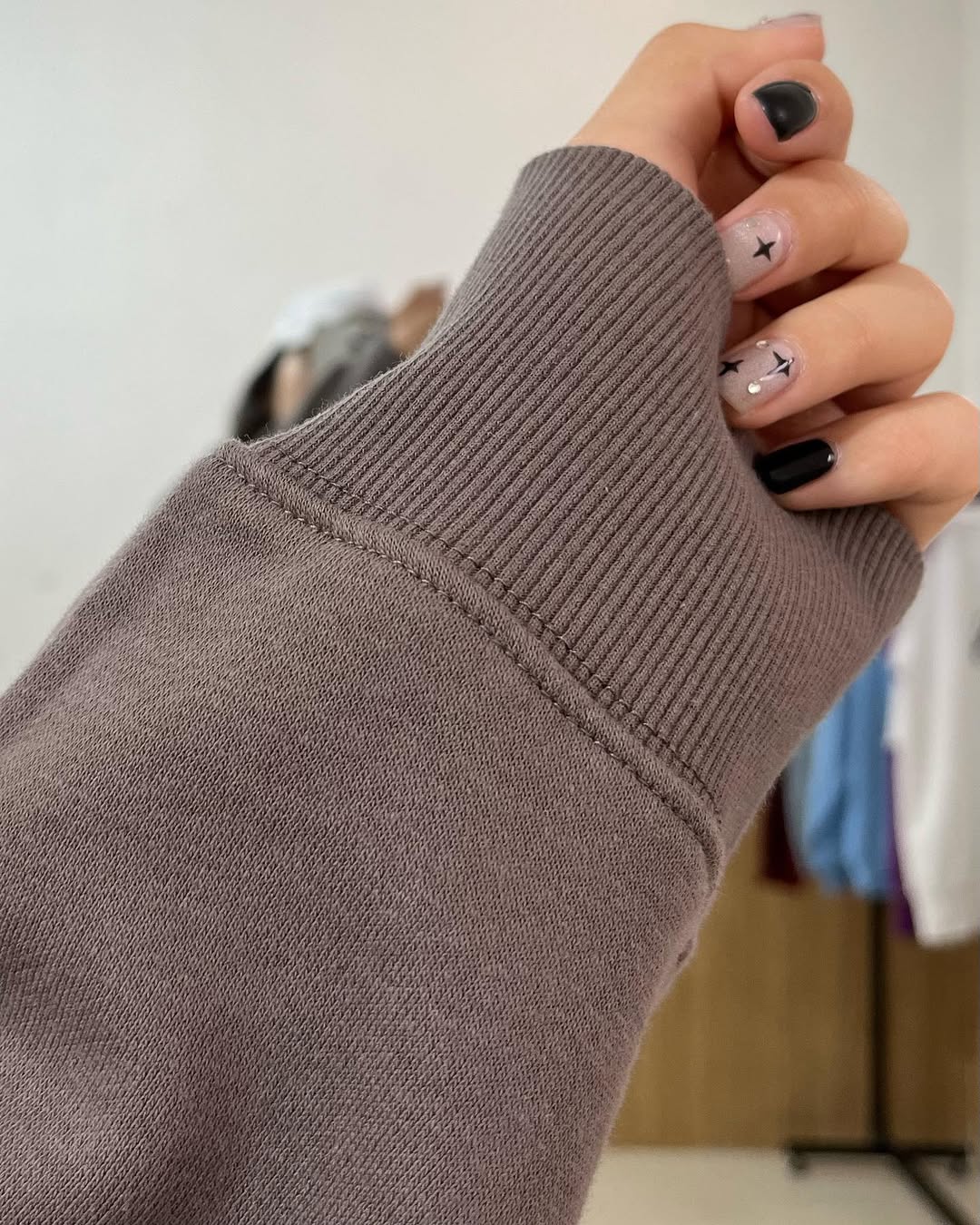 Oversized  Hoodie with Kangaroo Pocket – Casual Streetwear Pullover Sweatshirt"