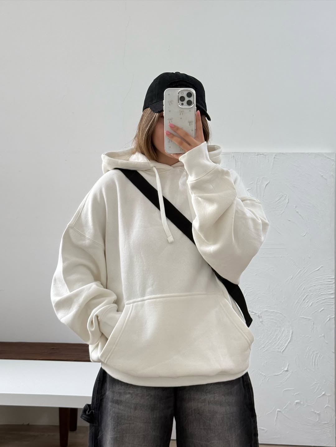 Oversized  Hoodie with Kangaroo Pocket – Casual Streetwear Pullover Sweatshirt"